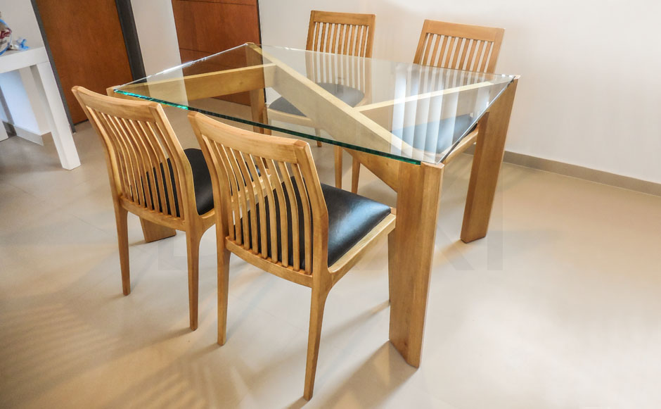 Mesa de comedor con tapa de vidrio Verma. DXXI - Fábrica de mesas de comedor a medida