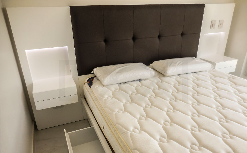 Dormitorio laqueado a medida en Caballito. DXXI Fábrica de muebles contemporáneos