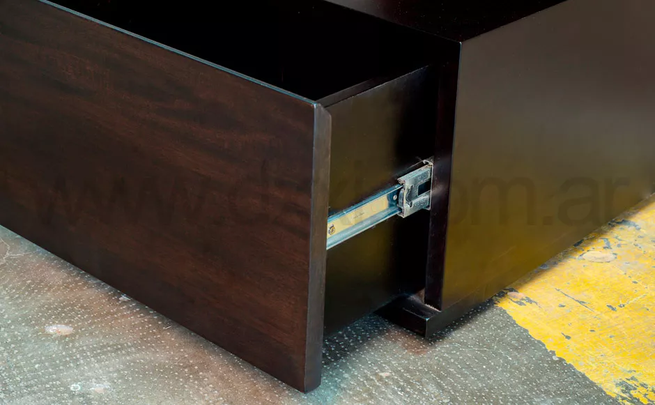 Mesa de luz C. Enchapada lustrada - Imagen 3