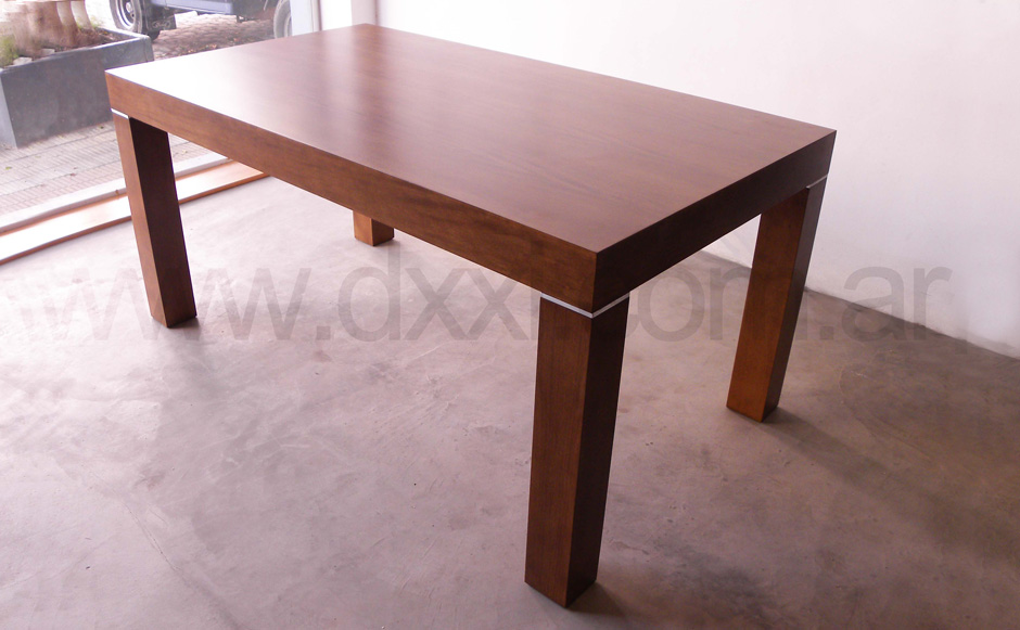 Mesa de Comedor Enchapada - Modelo Mora