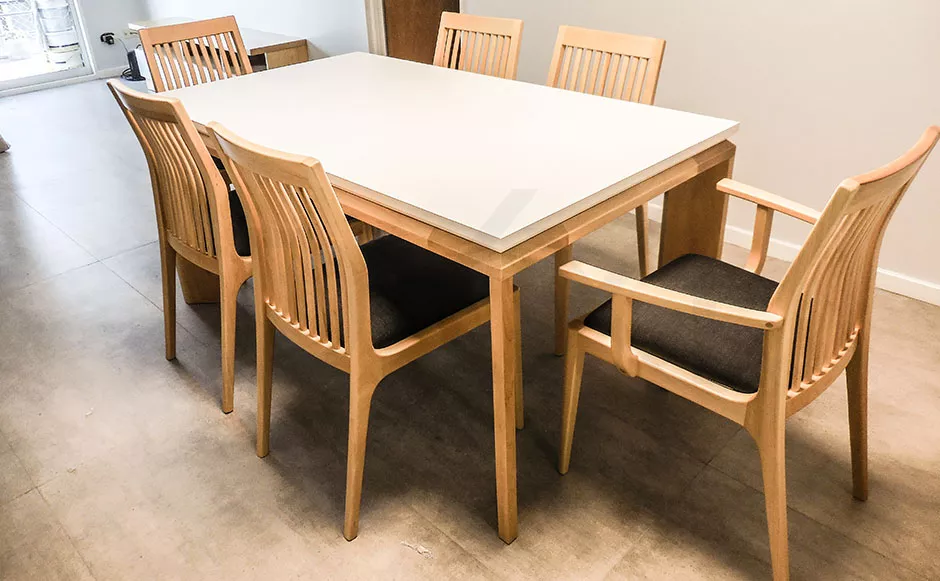 Mesa de comedor de Guatambu 01