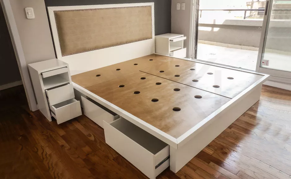 Respaldo de madera laqueado y tapizado modelo lumiere liso