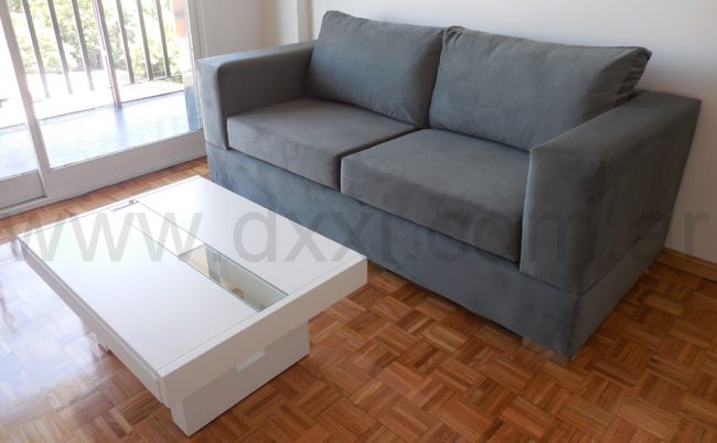 Sillón modelo Basic, madera maciza y tapizado de alta densidad.