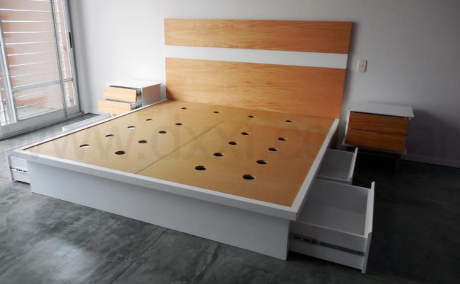 Respaldo de madera con detalle laqueado modelo Misiones.