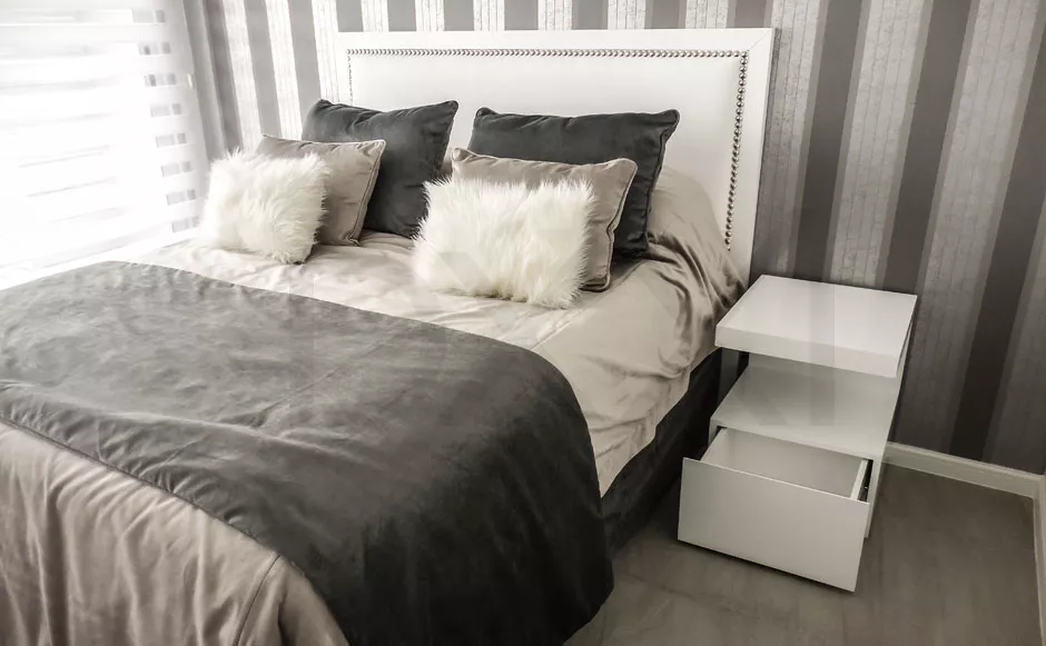 Respaldo de MDF laqueado y tapizado modelo Lumiere Liso.