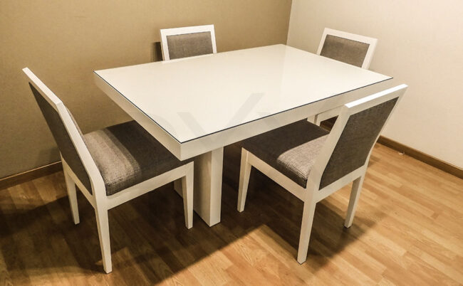 Mesa de comedor laqueada modelo TT - DXXI Fabrica de muebles a medida