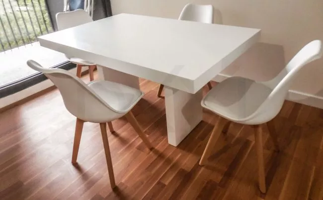 Mesa comedor TT, madera laqueada