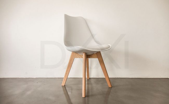 Silla Tulip con base de madera pata rectangular, DXXI importacione