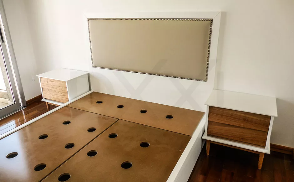 Respaldo laqueado y tapizado Lumiere Liso