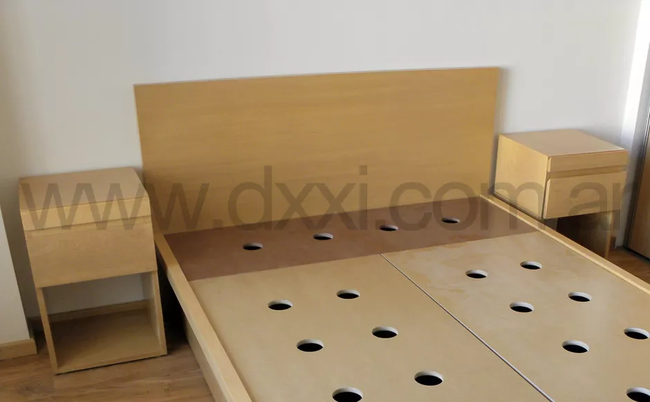 Respaldo de madera enchapada modelo Plain bajo