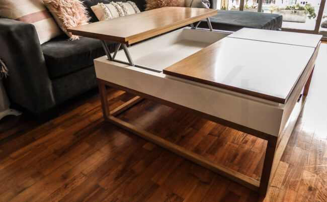 Mesa ratona modelo con tapa levadiza modelo Mecano con base de madera. DXXI - Fábrica de muebles a medida