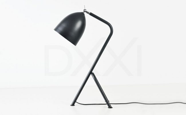 Lampara de mesa modelo Olivia, hierro y aluminio.