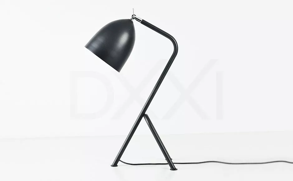 Lampara de mesa modelo Olivia, hierro y aluminio.