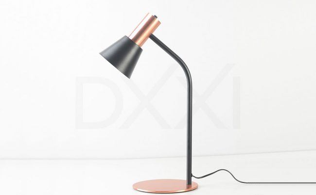 Lampara de mesa velador modelo Milano, hierro pintado y bronce.