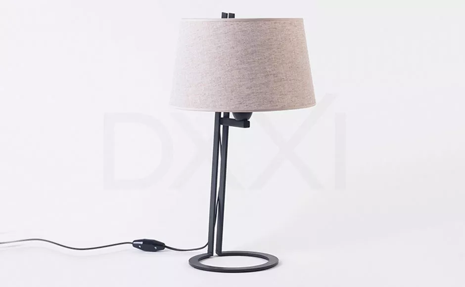 Lampara de mesa modelo Mullen caño de hierro iluminación LED