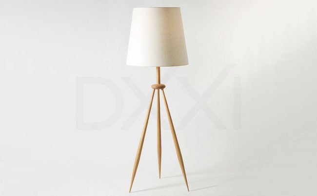 Lampara de pie modelo Muma madera maciza torneada Cerejeria