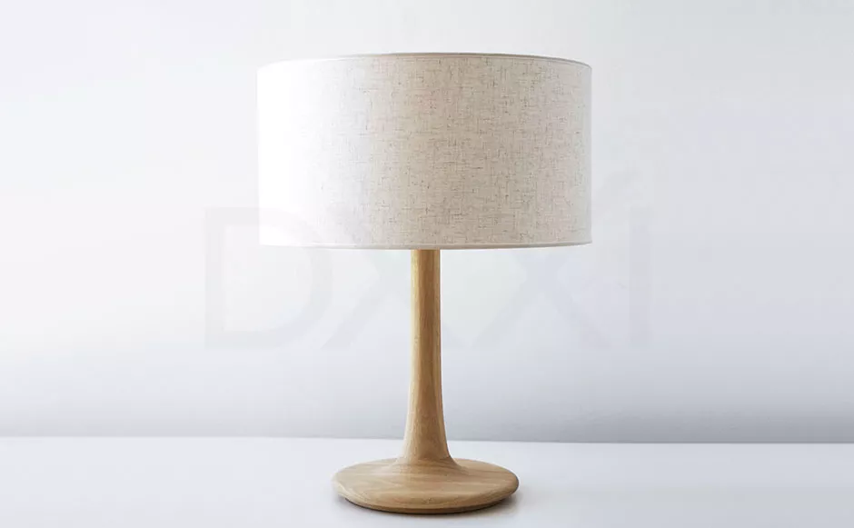 Lampara de mesa modelo Trini madera maciza torneada Cerejeria