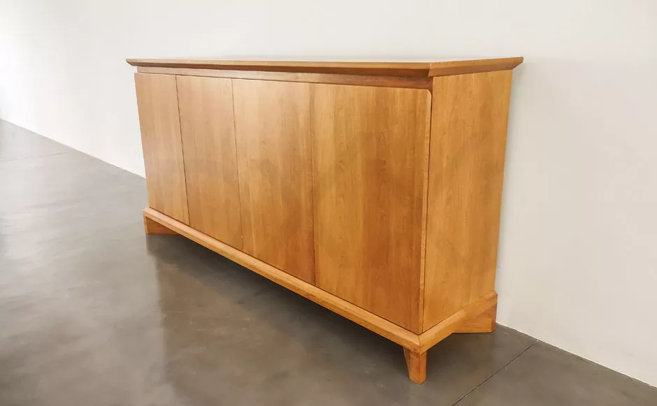 Vajillero de madera Guatambu con lustre poliuretánico modelo Olsen