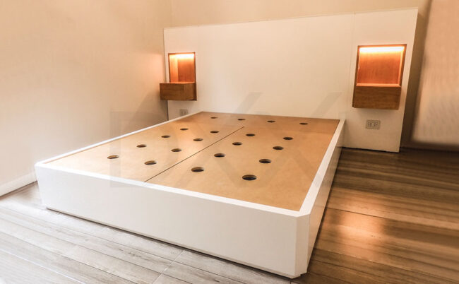 Respaldo de cama con guardado e iluminacion LED, modelo Sedán. DXXI Fábrica de respaldos de cama