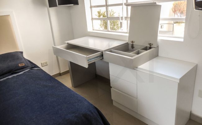 Escritorio para PC de MDF laqueado modelo Darwin