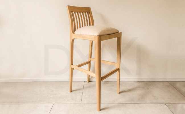 Banqueta de madera maciza Guatambu modelo Olsen respaldo de madera - DXXI Fábrica de muebles a medida