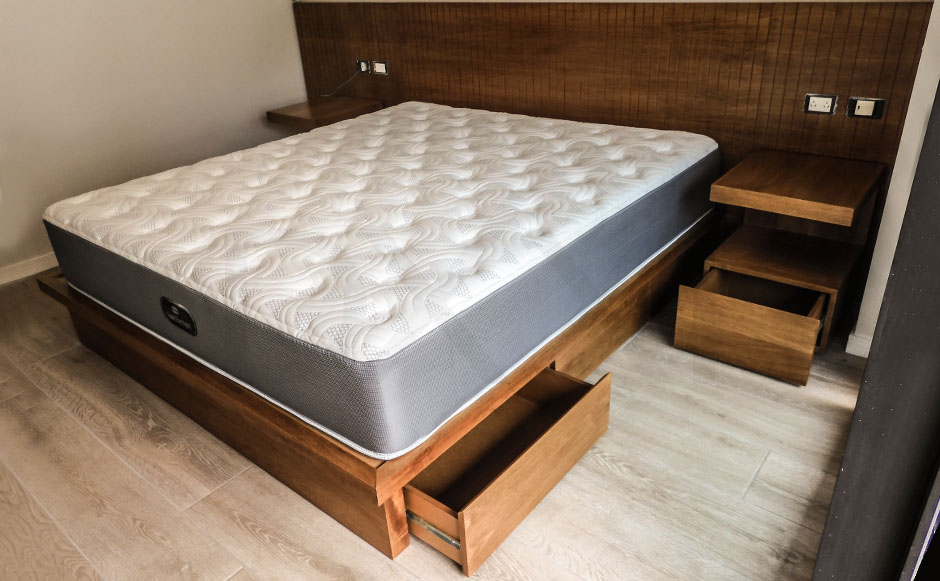 Dormitorio a medida - Respaldo de cama acanalado - DXXI Fábrica de muebles a medida