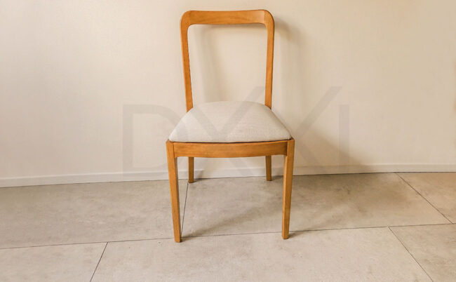 Silla de madera Guatambu con respaldo de madera maciza modelo Viena sin respaldo- DXXI fábirca de sillas