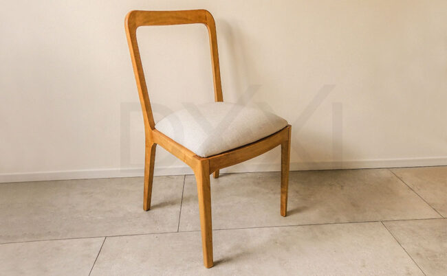 Silla de madera Guatambu con respaldo de madera maciza modelo Viena sin respaldo- DXXI fábirca de sillas