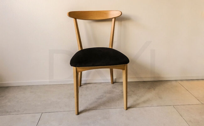 Silla de madera Guatambu con respaldo de madera maciza modelo Moss - DXXI fábirca de sillas