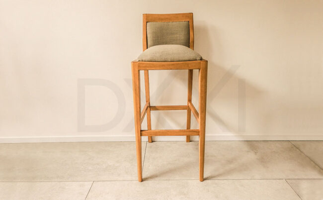Banqueta de madera maciza Guatambu modelo Olsen respaldo Tapizado - DXXI Fábrica de banquetas