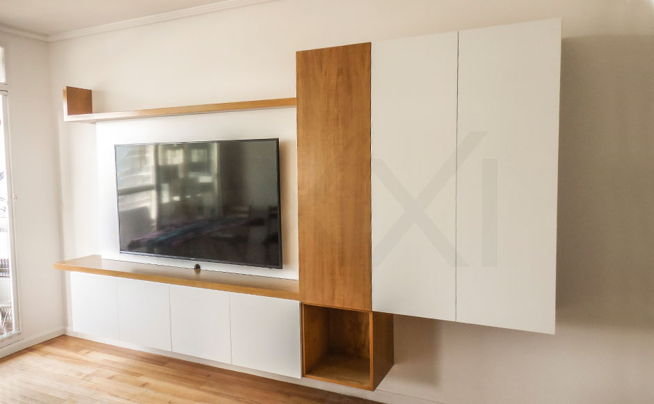 Mueble para TV con escritorio laqueado a medida. DXXI Fábrica de muebles a medida.