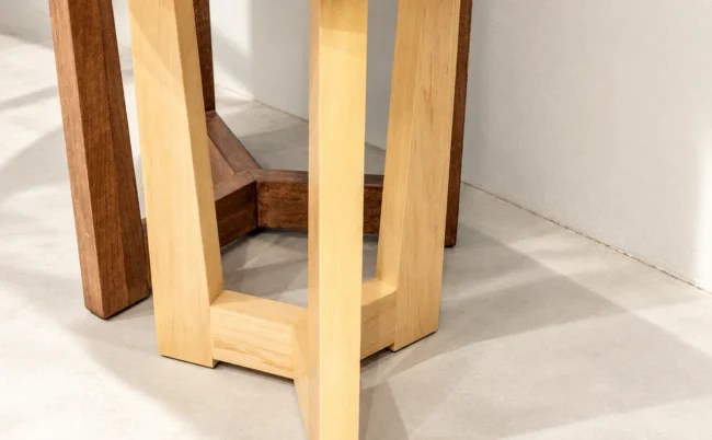 Mesa de arrime Mercedes — toma 2 — con complementos