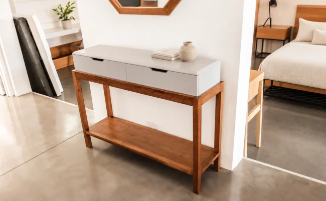 Mesa dresuar Martini — toma 1 — con complementos