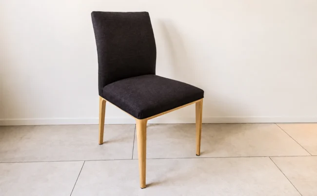 Silla Olsen – Vestida — toma 1 — sin plantas ni cuadros