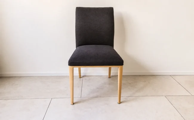 Silla Olsen – Vestida — toma 2 — sin plantas ni cuadros